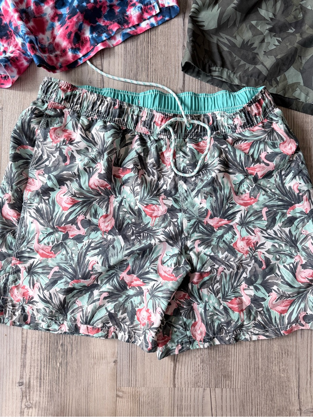 Men’s size large lined swim trunks - Picture 2 of 4